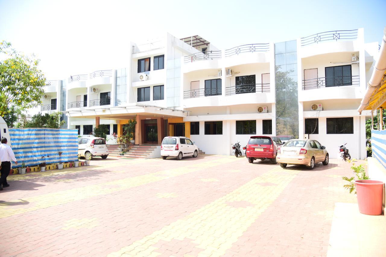 River Touch Resort Silvassa Dış mekan fotoğraf
