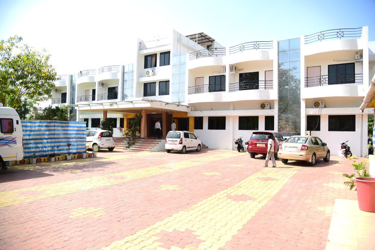 River Touch Resort Silvassa Dış mekan fotoğraf